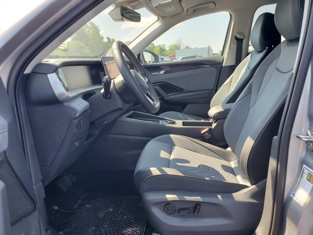 New 2026 Volkswagen Tiguan SE AWD/4WD image 17