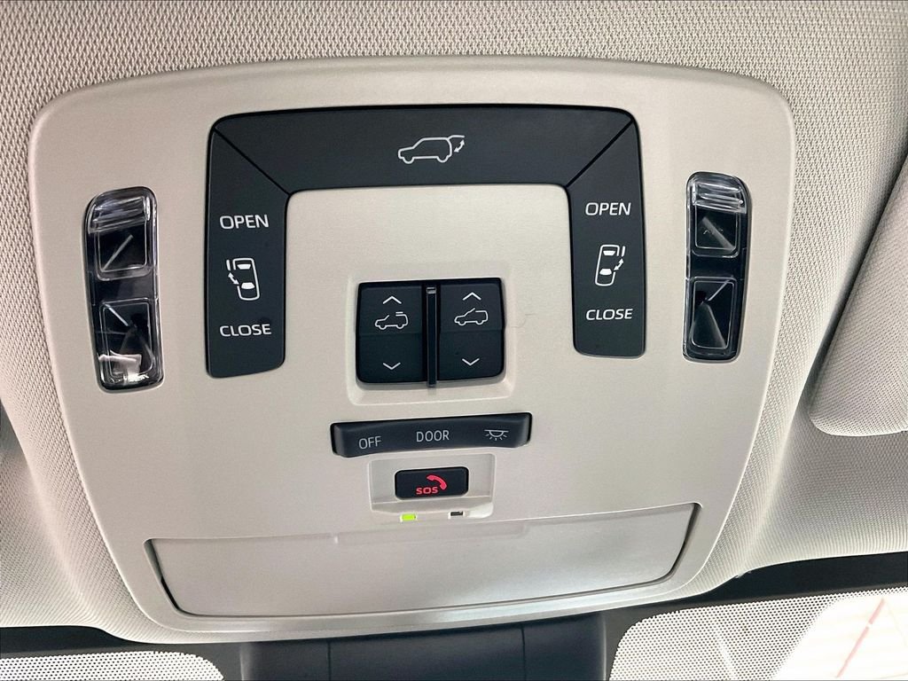 Used 2025 Toyota Sienna XLE w/ XLE Plus Package AWD/4WD image 27