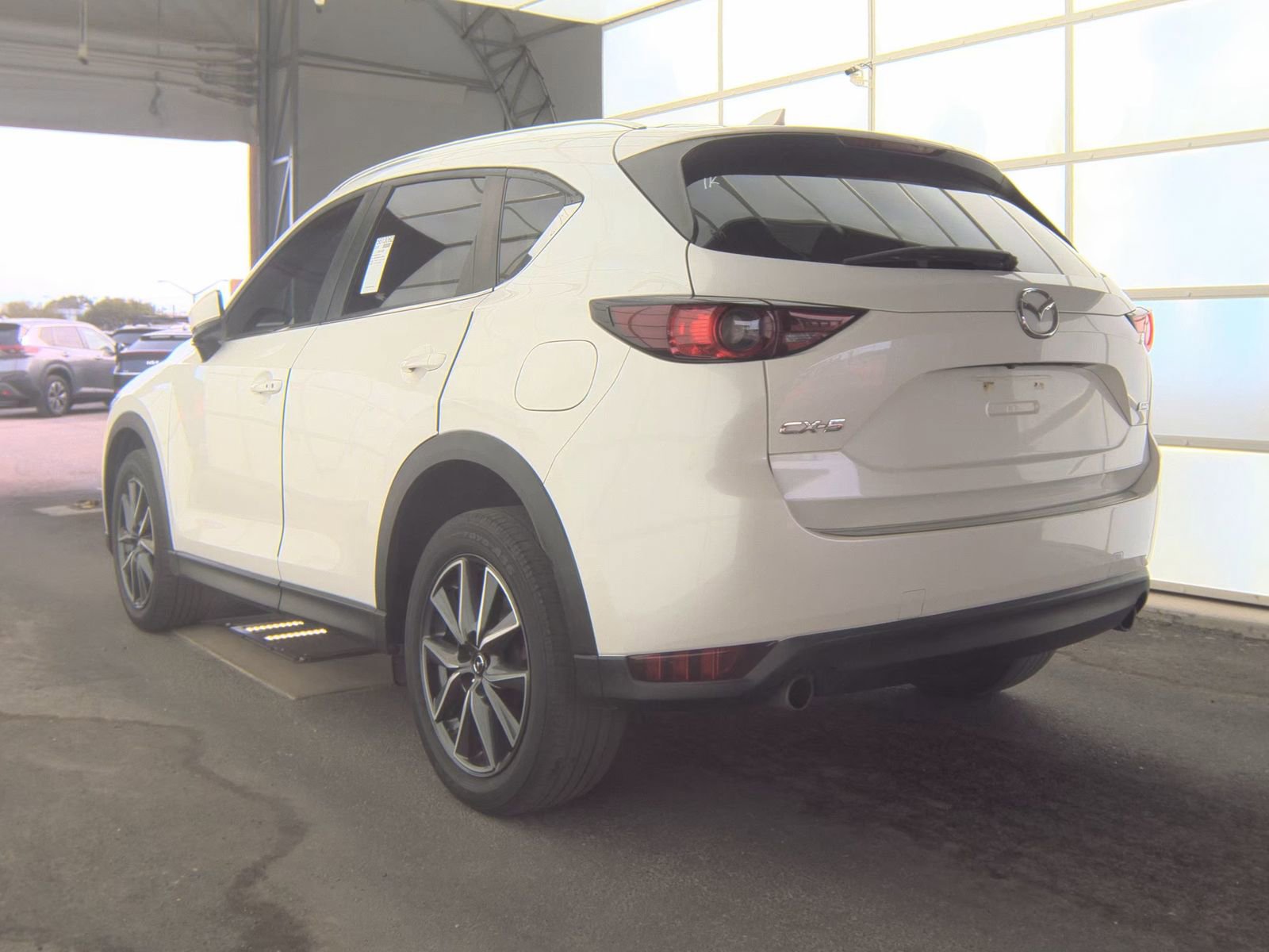 Used 2018 MAZDA CX-5 Touring FWD image 8