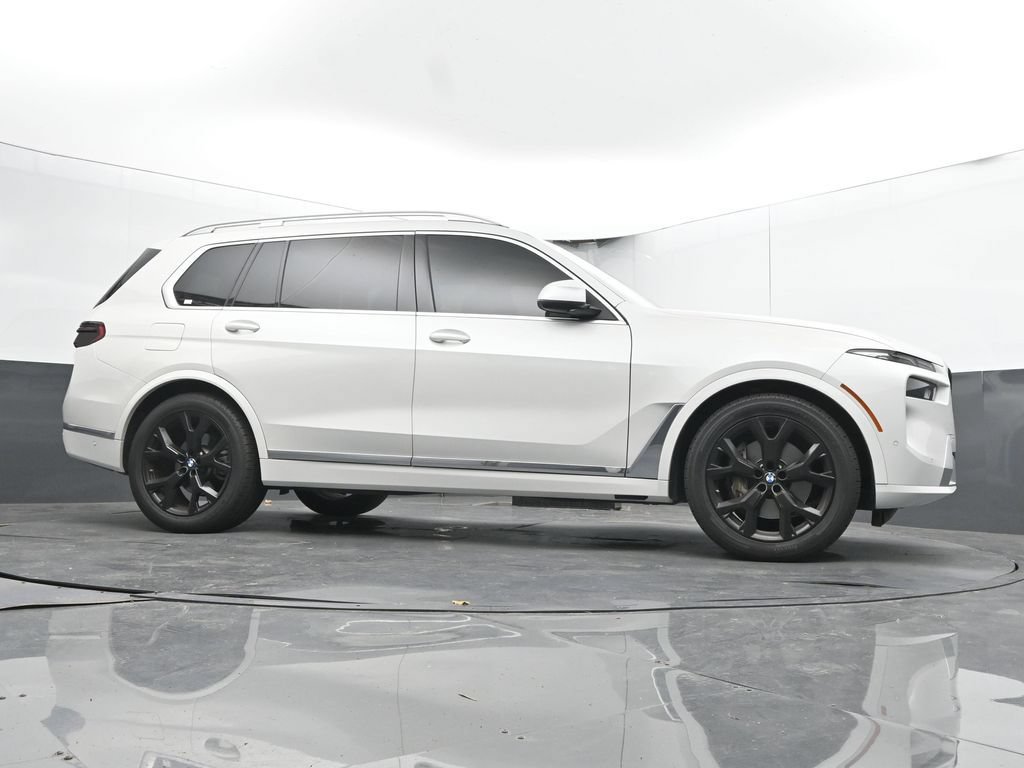 Used 2023 BMW X7 xDrive40i AWD/4WD image 41