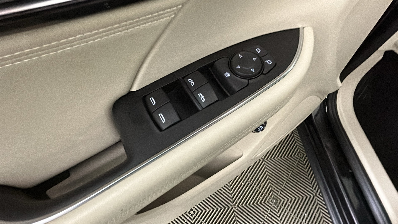 Used 2023 Buick Envision Preferred AWD/4WD image 12