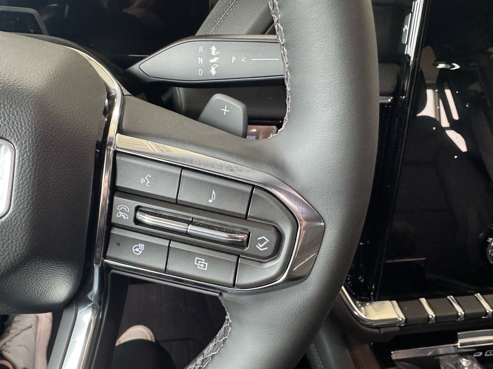 New 2026 GMC Yukon XL Denali w/ Denali Reserve Package image 25