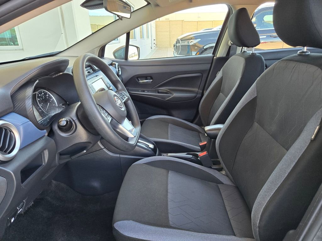 Used 2025 Nissan Versa SV image 9