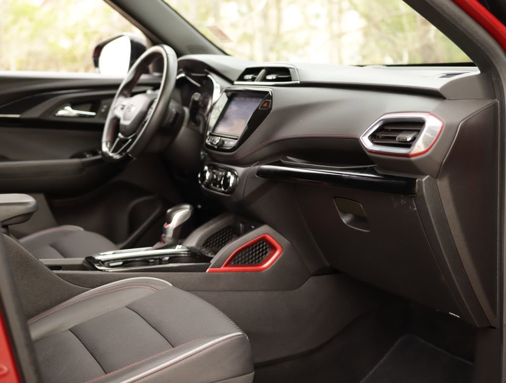 Used 2021 Chevrolet TrailBlazer RS w/ Technology Package FWD image 30