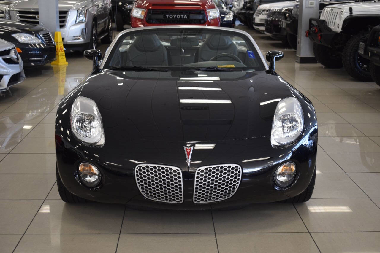 Used 2007 Pontiac Solstice Base 2dr Convertible w/ Premium Package image 2