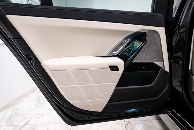 Used 2023 BMW 760i xDrive image 26