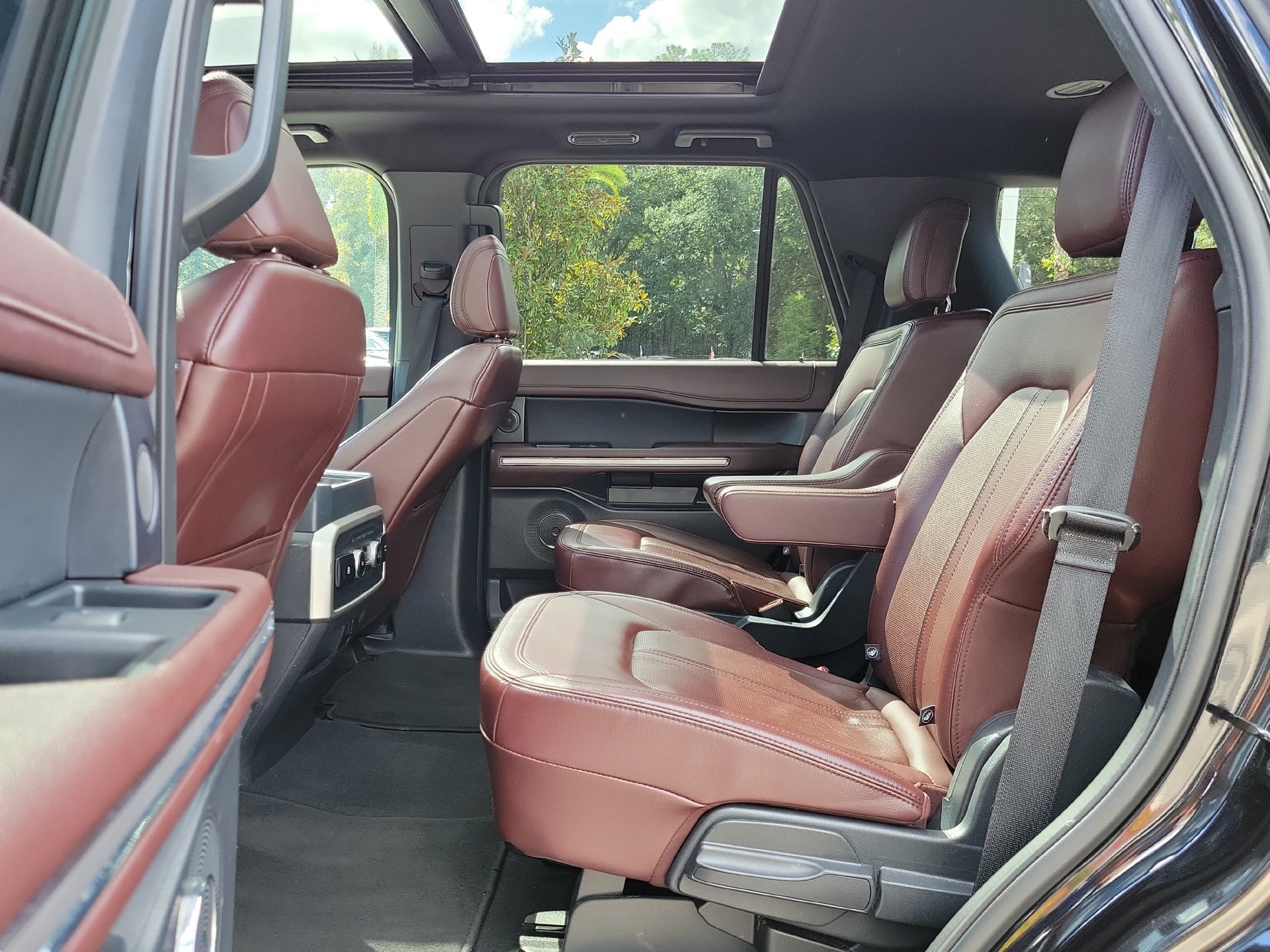 Used 2024 Ford Expedition Limited RWD image 17