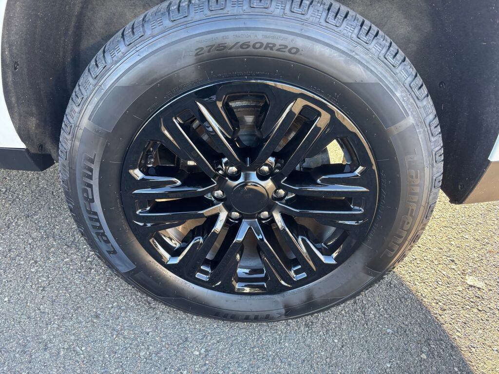 Used 2022 GMC Yukon XL SLT w/ SLT Luxury Package image 9