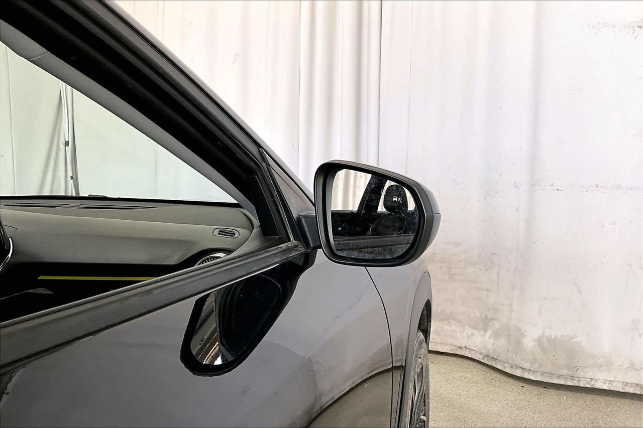 Used 2024 Chevrolet Trax ACTIV w/ Sunroof Package FWD image 11