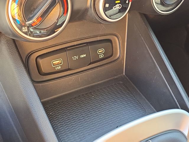 Used 2023 Hyundai Venue SE image 26