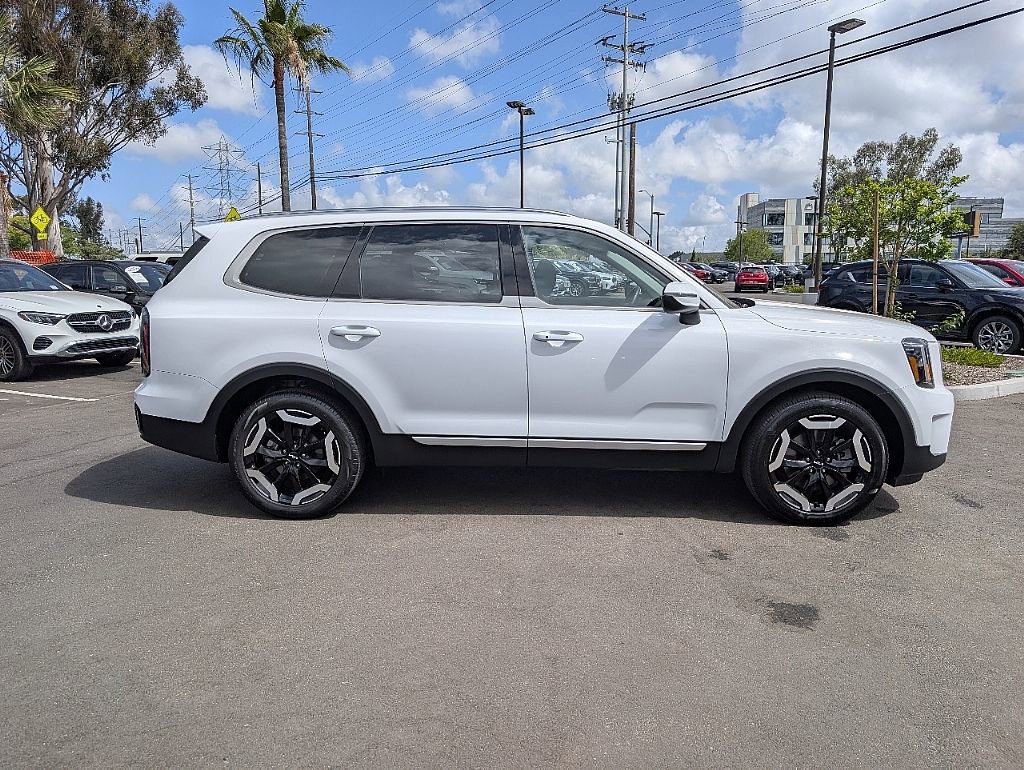Used 2024 Kia Telluride EX image 9