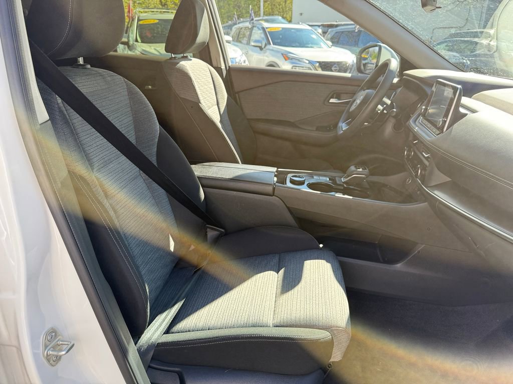 Used 2023 Nissan Rogue SV AWD/4WD image 28