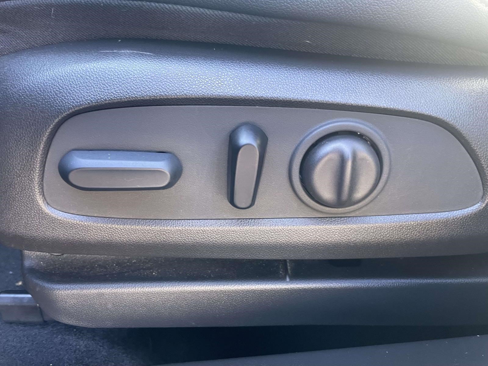 Used 2023 Buick Encore GX Essence w/ Experience Buick Package FWD image 15