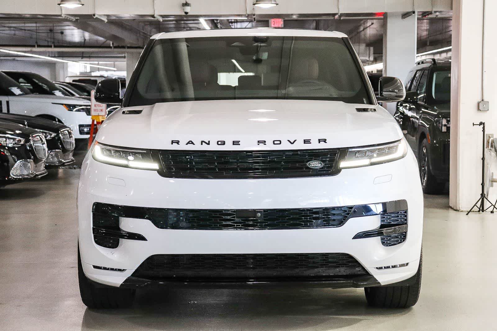 Used 2025 Land Rover Range Rover Sport Dynamic SE AWD/4WD image 6