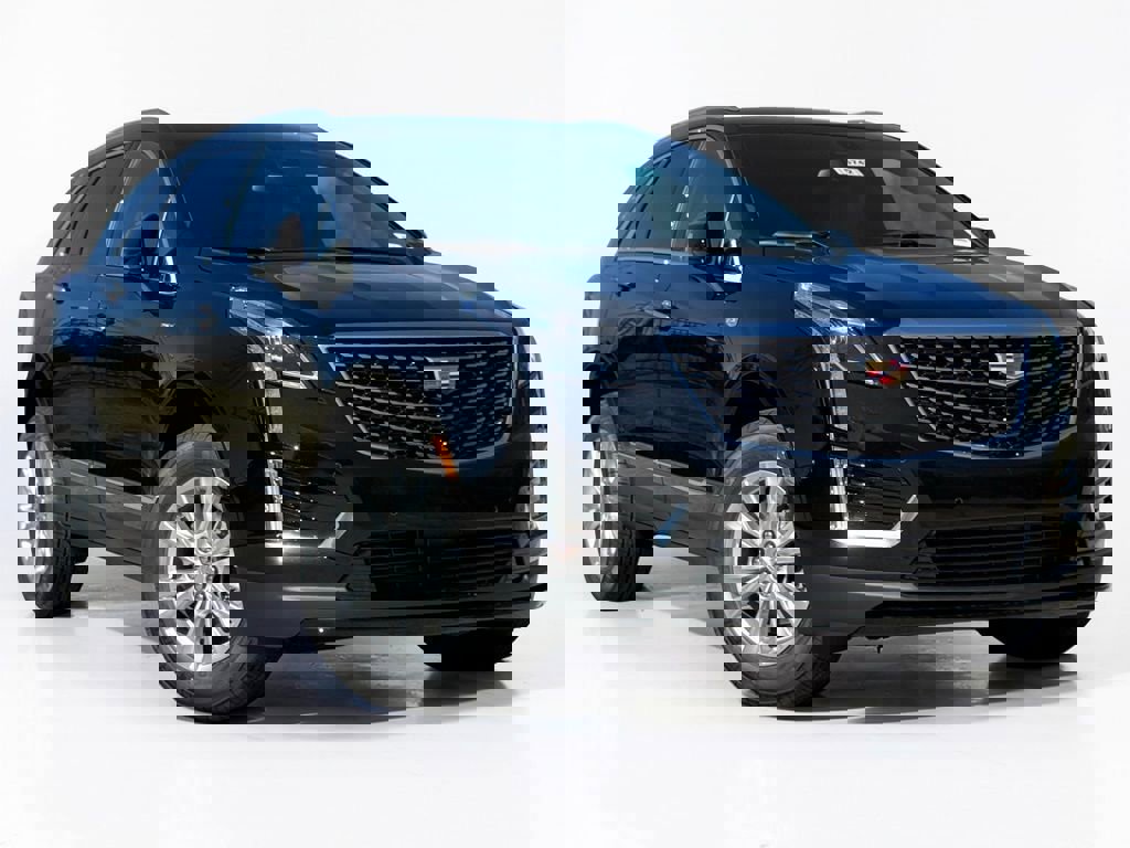 New 2026 Cadillac XT5 Luxury image 2