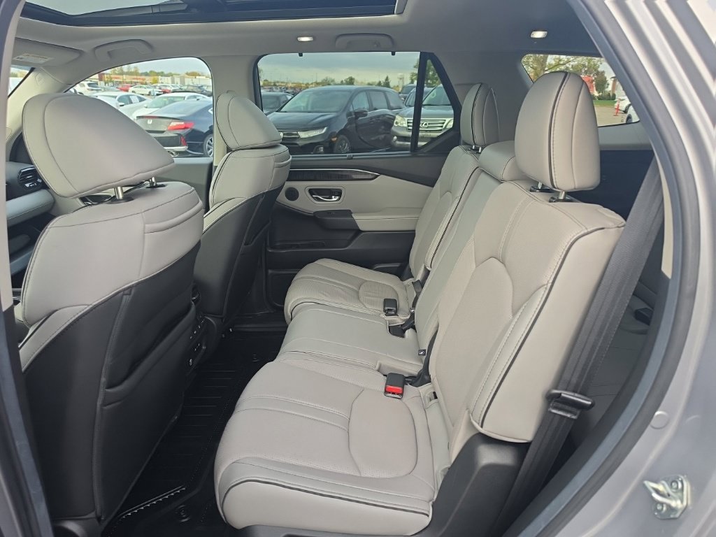 Certified 2025 Honda Pilot Elite image 27