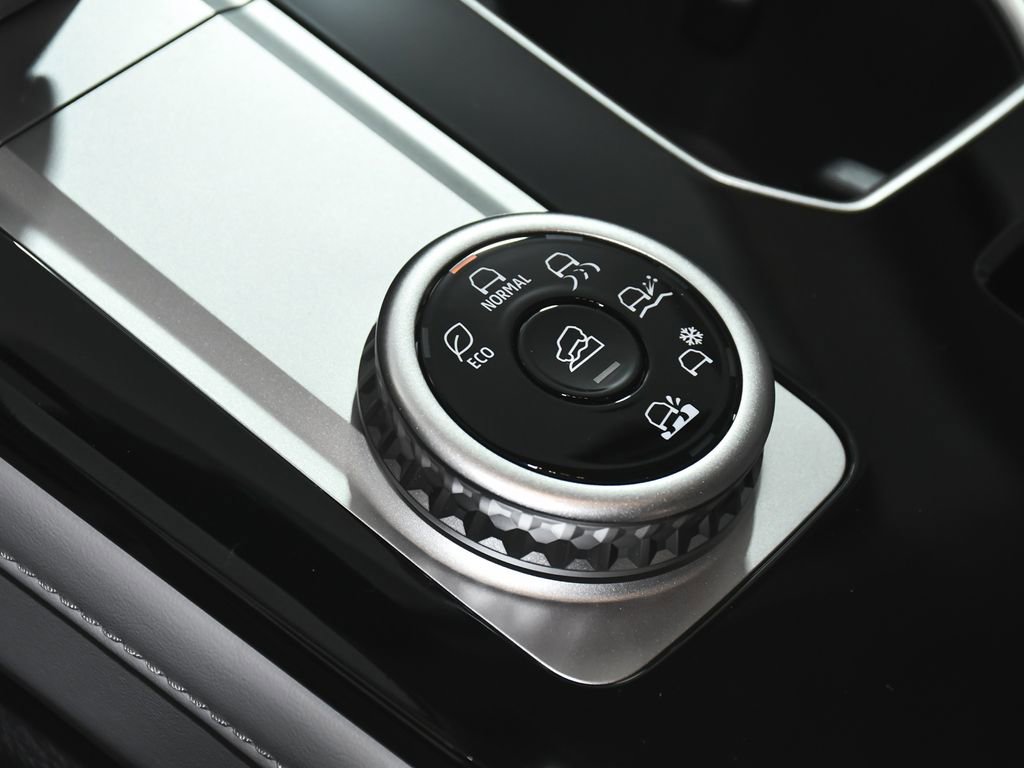 Used 2025 Mitsubishi Outlander SE image 40