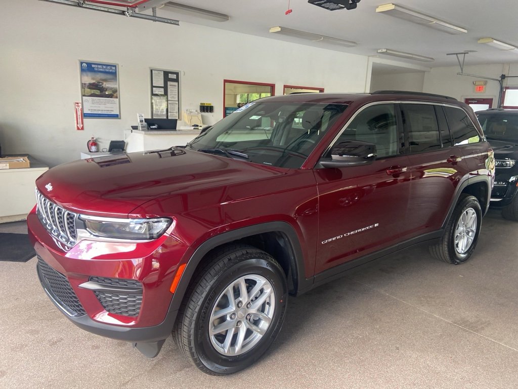 New 2025 Jeep Grand Cherokee Laredo X image 3