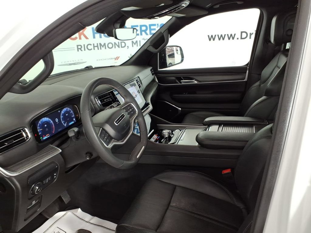 Used 2023 Jeep Wagoneer Series II AWD/4WD image 12