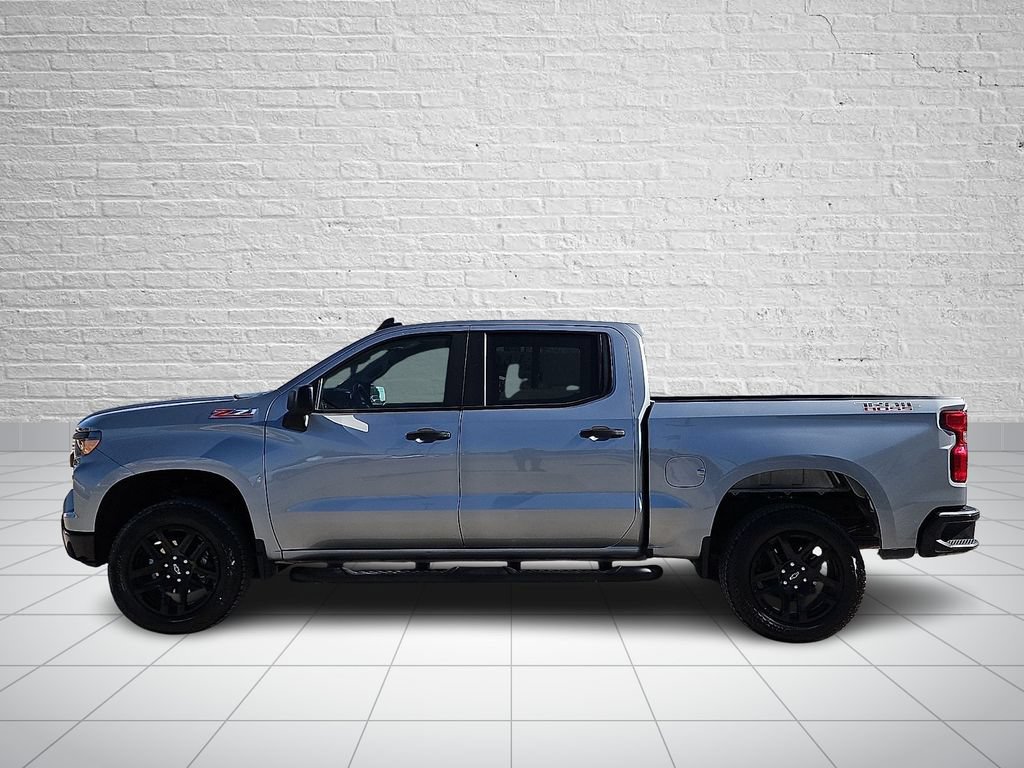 Used 2025 Chevrolet Silverado 1500 Custom Trail Boss w/ Turbomax Blackout Package AWD/4WD image 2