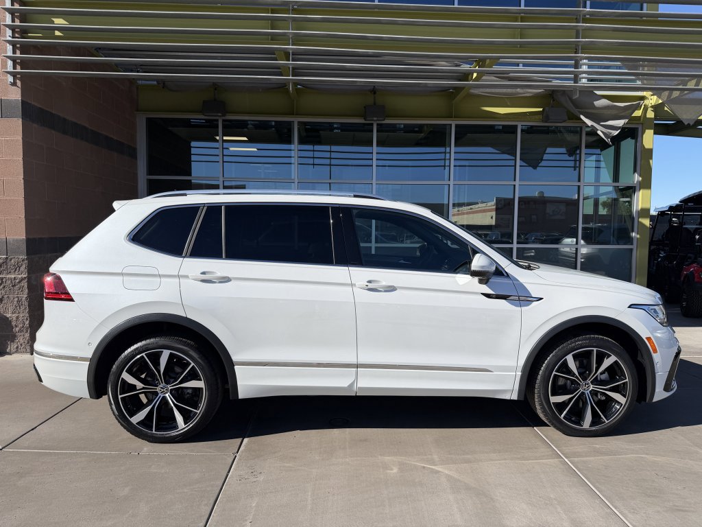 Used 2022 Volkswagen Tiguan SEL R-Line image 9