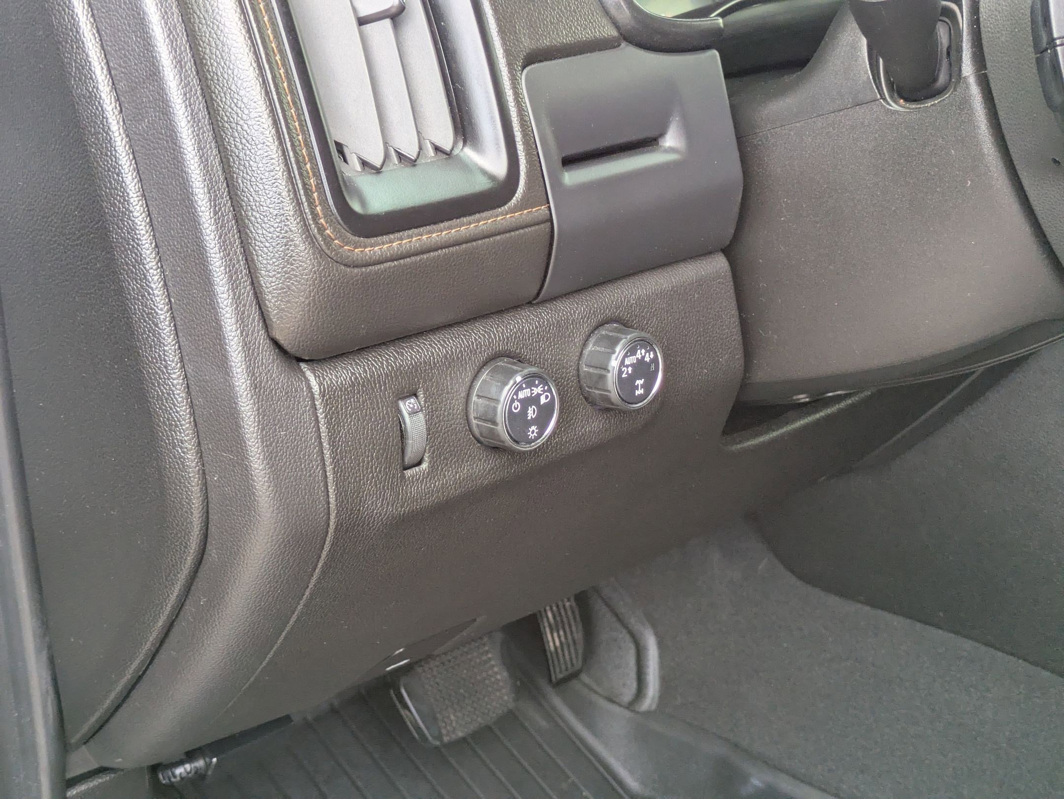 Certified 2022 GMC Canyon AT4 w/ Trailering Package image 10