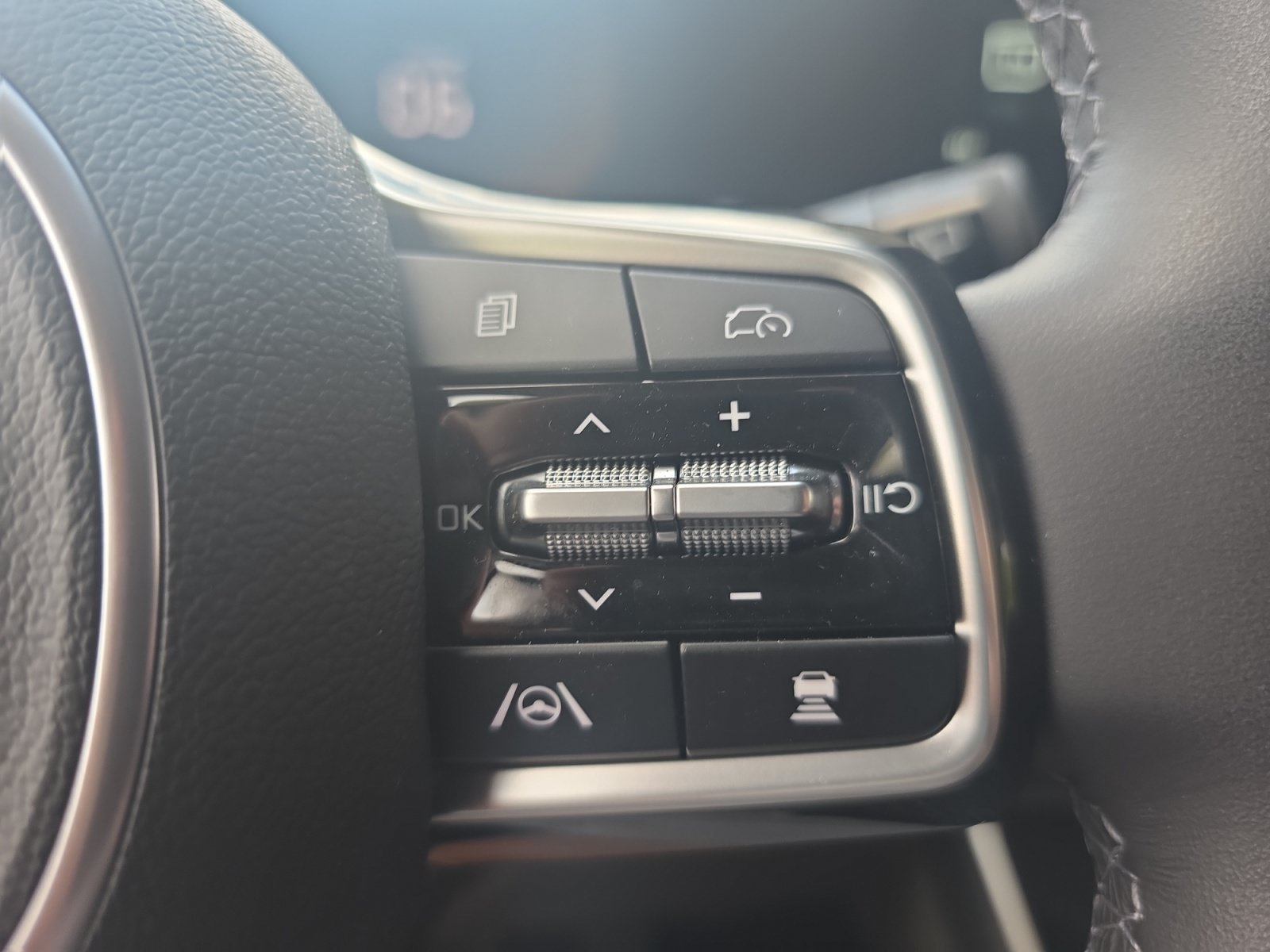 Certified 2026 Kia Carnival LX FWD image 24