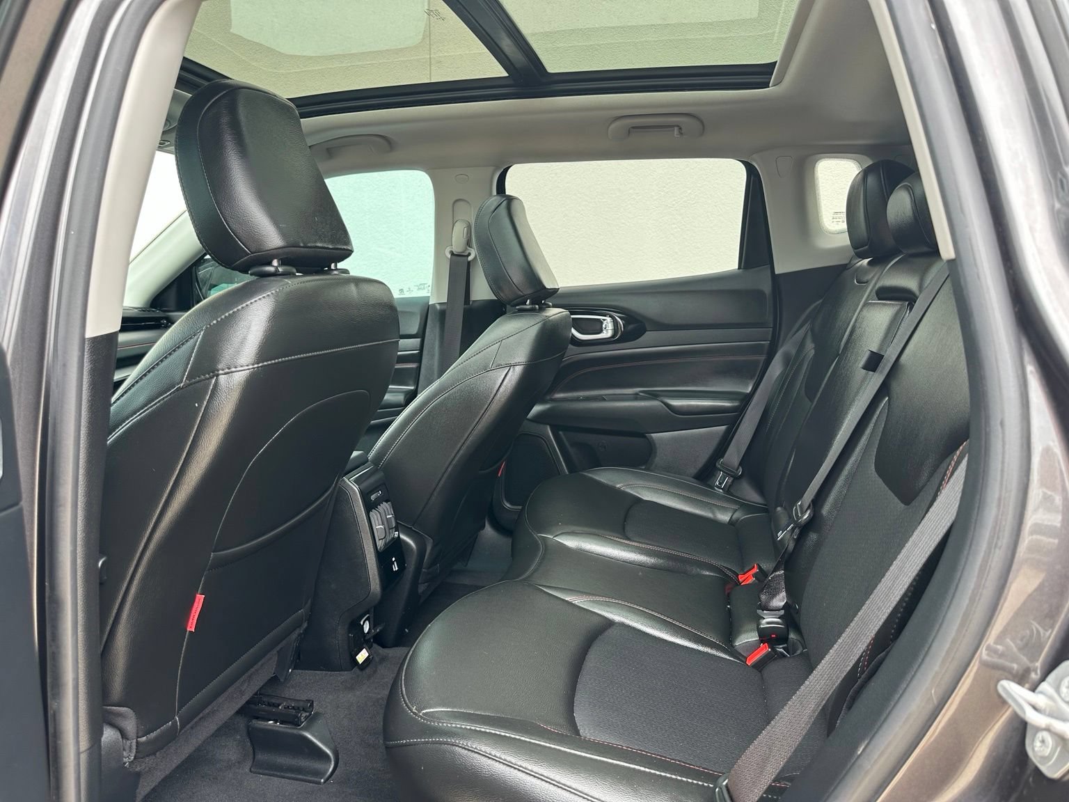 Used 2022 Jeep Compass Trailhawk w/ Sun and Sound Group AWD/4WD image 15