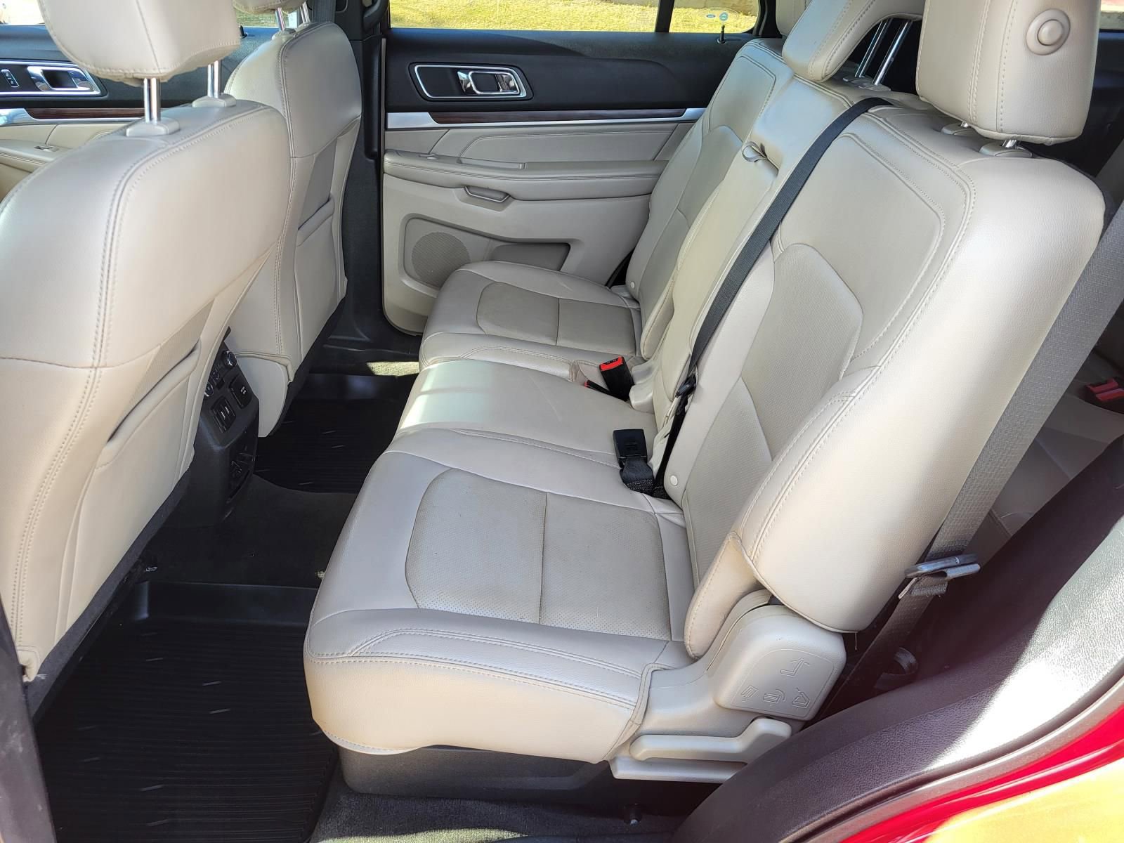 Used 2018 Ford Explorer Limited image 20