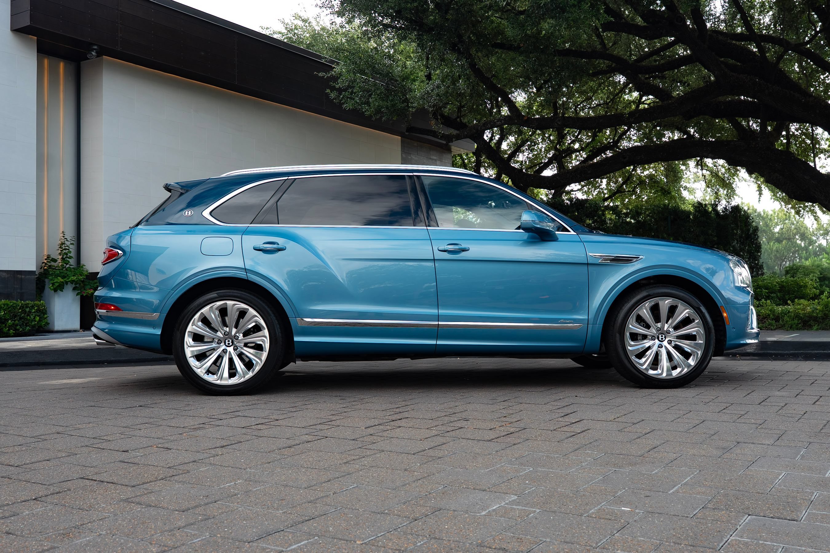 Certified 2025 Bentley Bentayga Extended Wheelbase AWD/4WD image 5