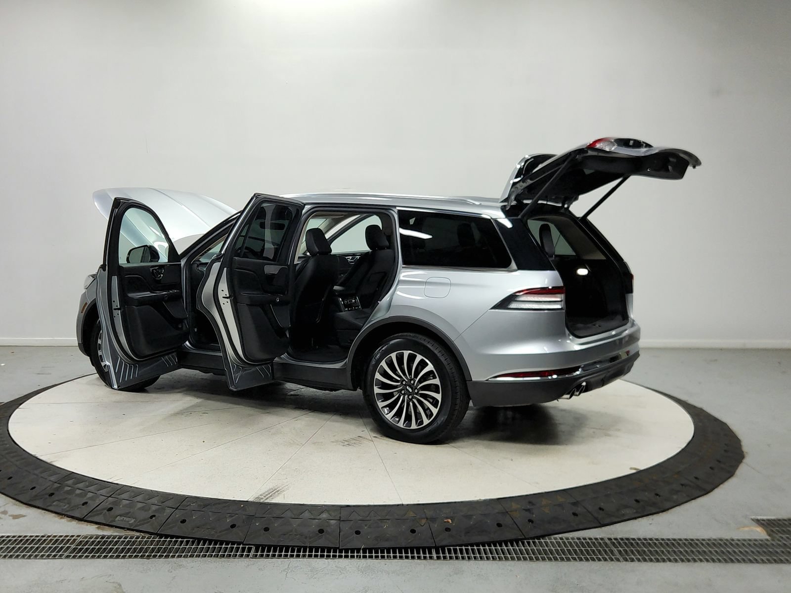 Used 2023 Lincoln Aviator AWD w/ Premium Package image 14