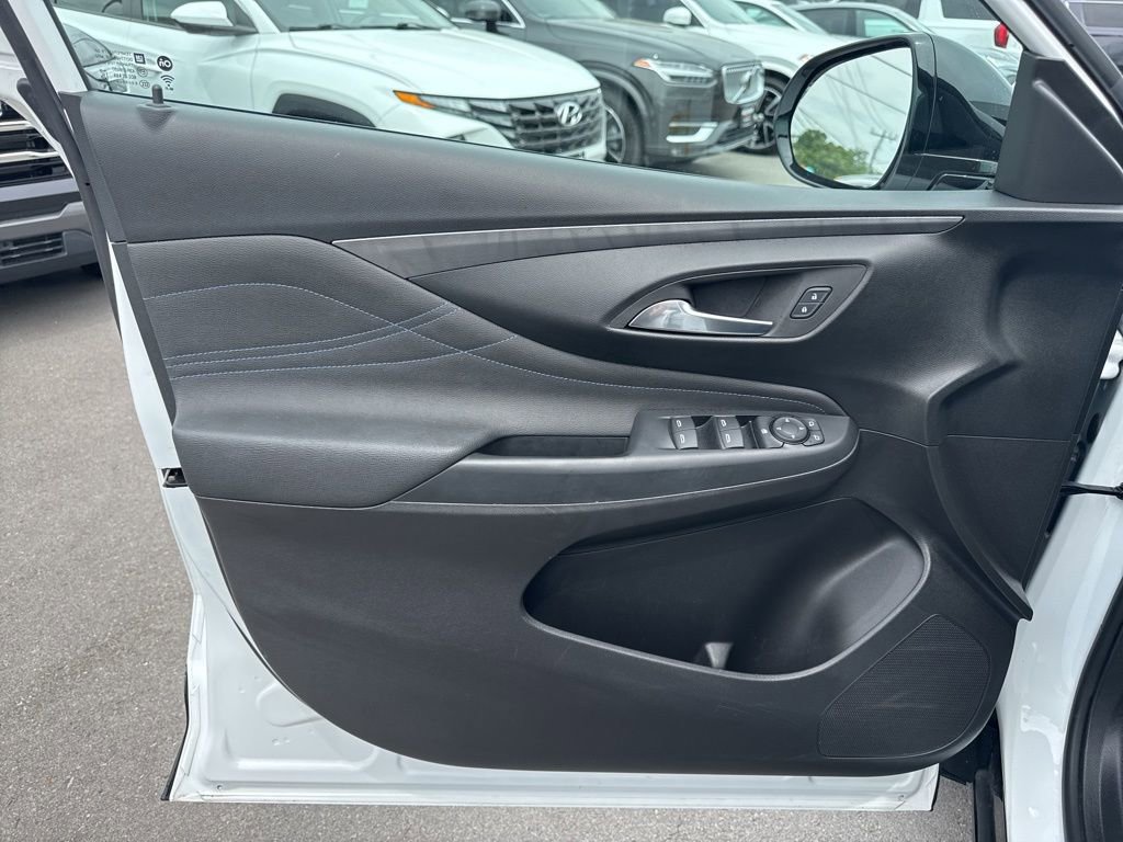 Used 2025 Buick Envista Sport Touring FWD image 10