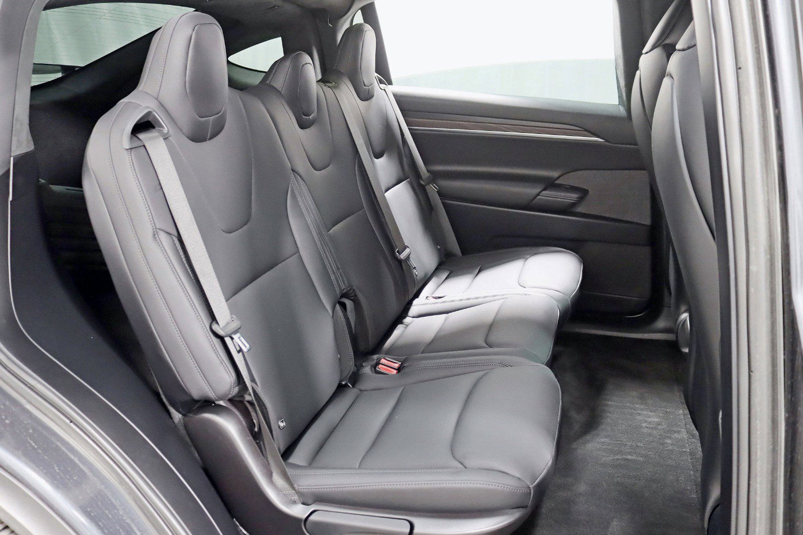 Used 2024 Tesla Model X image 33