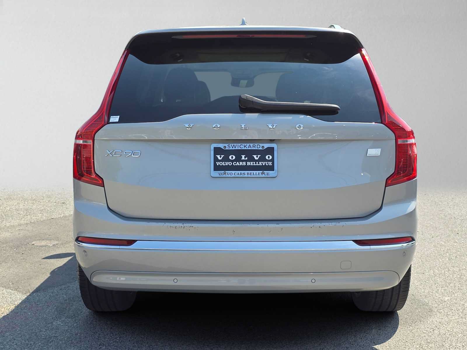 Certified 2023 Volvo XC90 T8 Plus AWD/4WD image 5