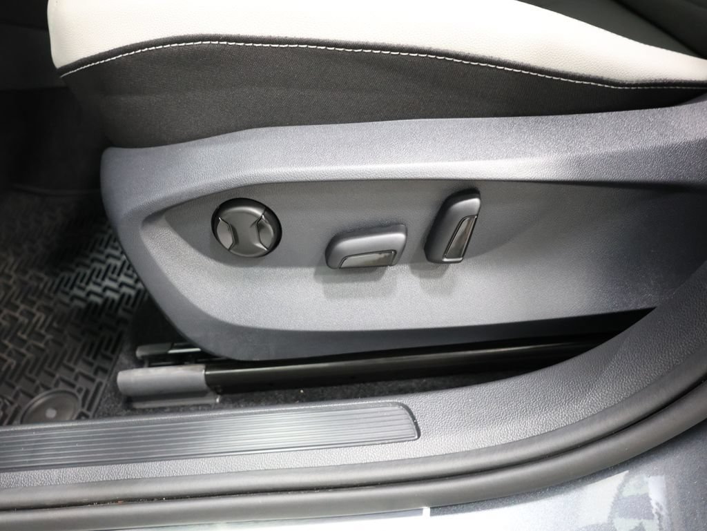 New 2026 Volkswagen Taos SE AWD/4WD image 14
