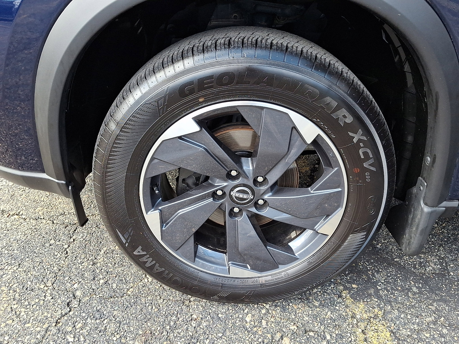 Used 2024 Nissan Rogue SV w/ SV Premium Package image 28