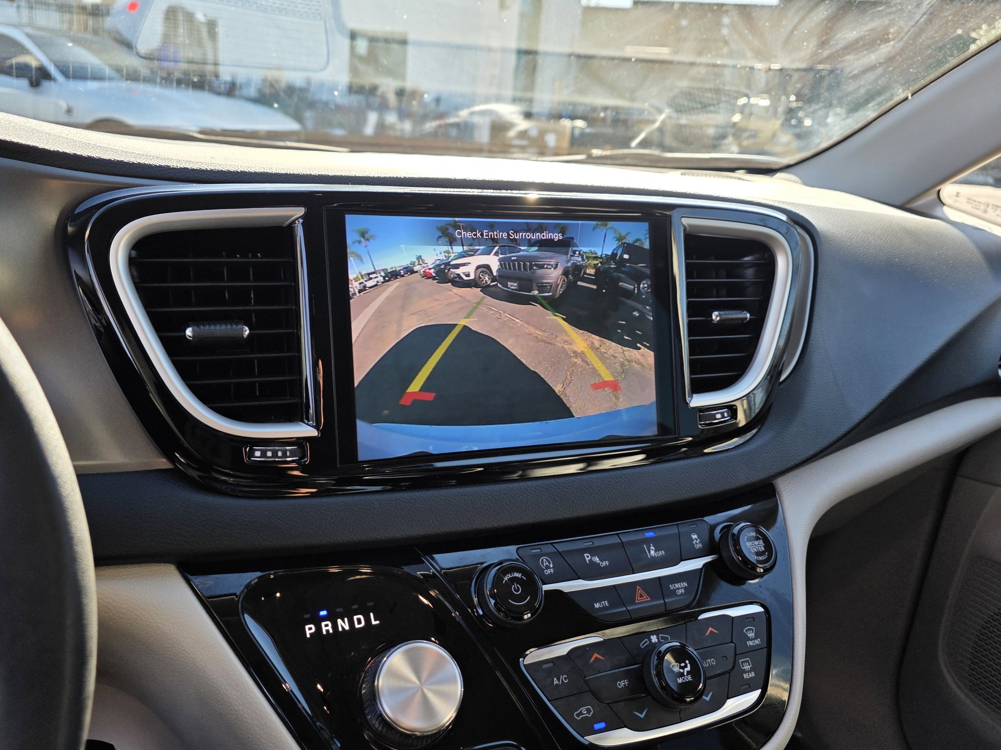 Certified 2023 Chrysler Pacifica Touring-L image 17