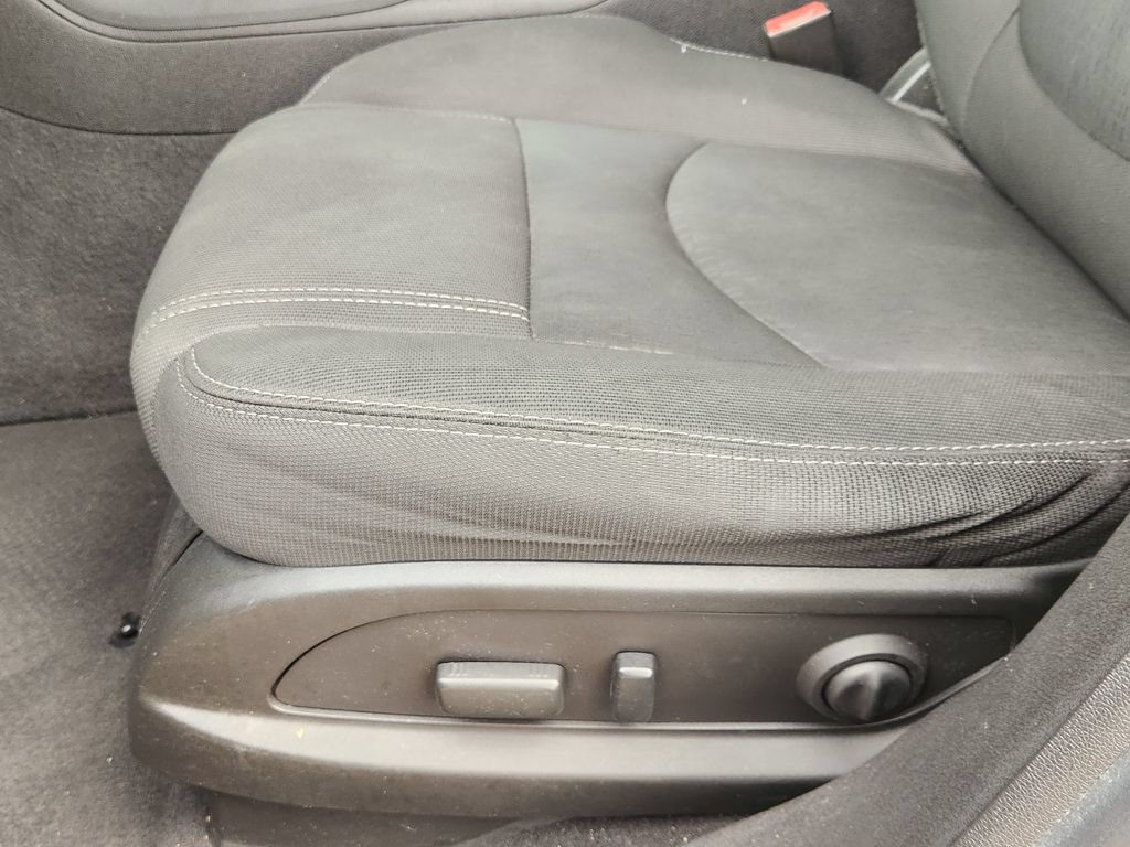 Used 2014 GMC Acadia SLE FWD image 22