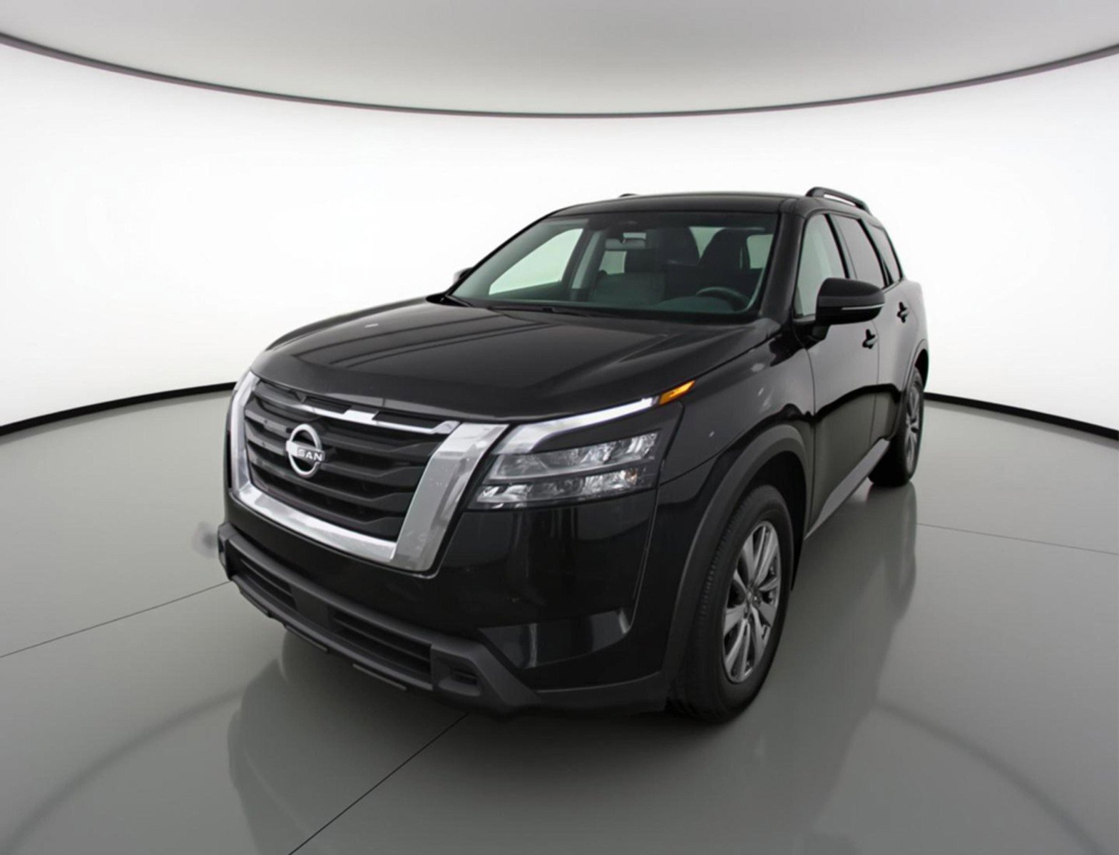 Used 2025 Nissan Pathfinder SV image 3