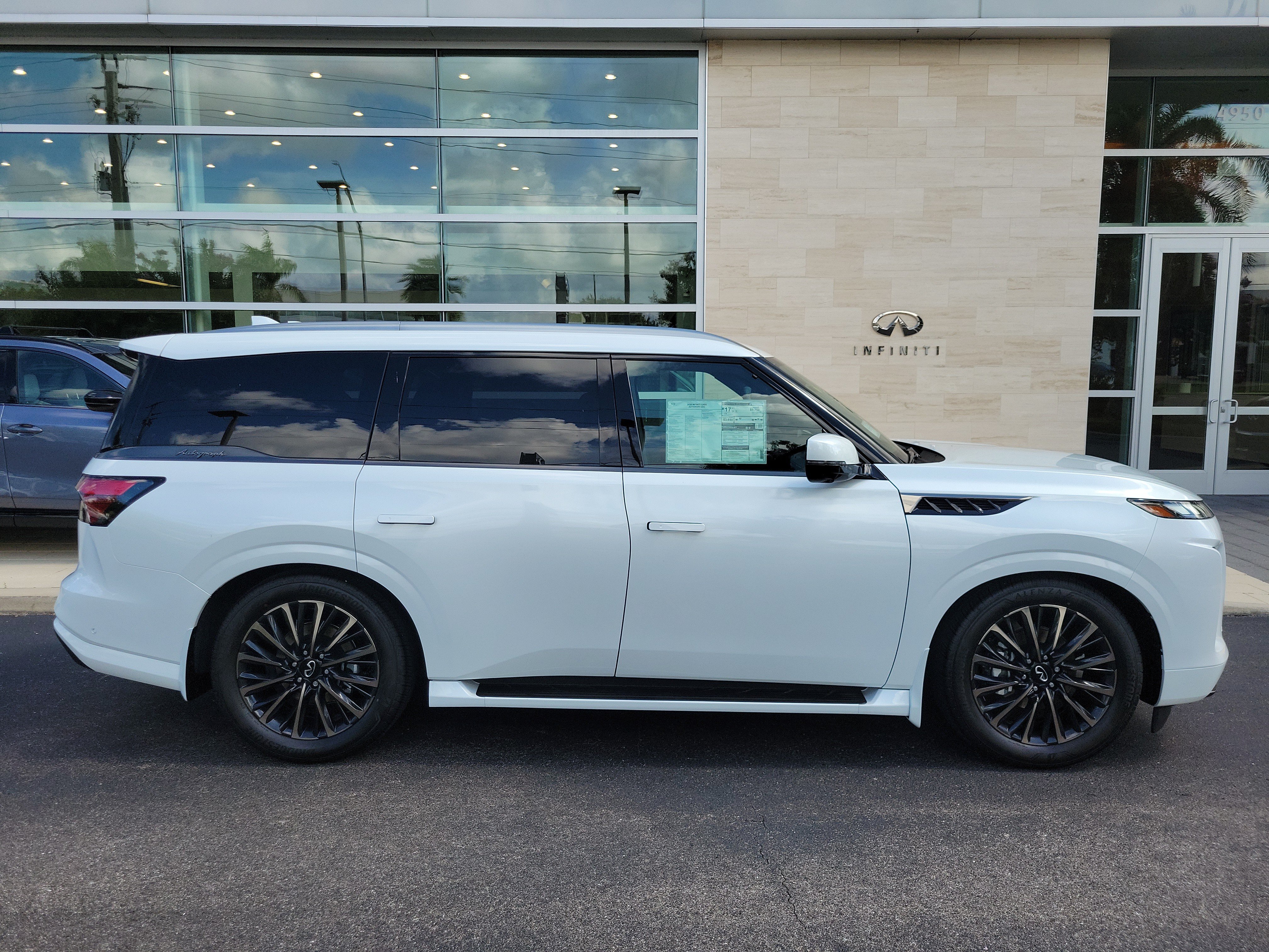 New 2026 INFINITI QX80 Autograph w/ Premium Cargo Package AWD/4WD image 3