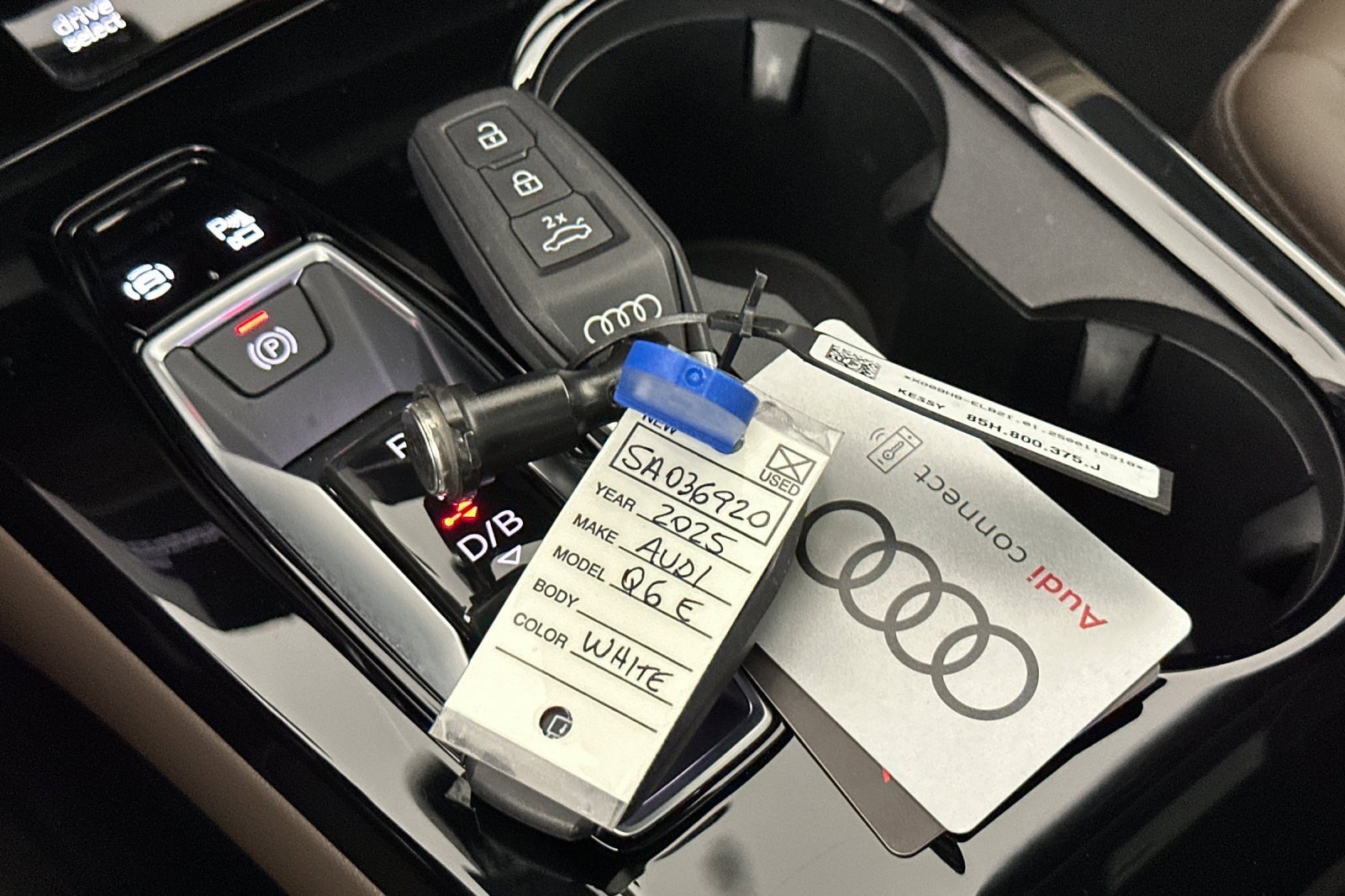 Used 2025 Audi Q6 e-tron Premium w/ Convenience Package image 24