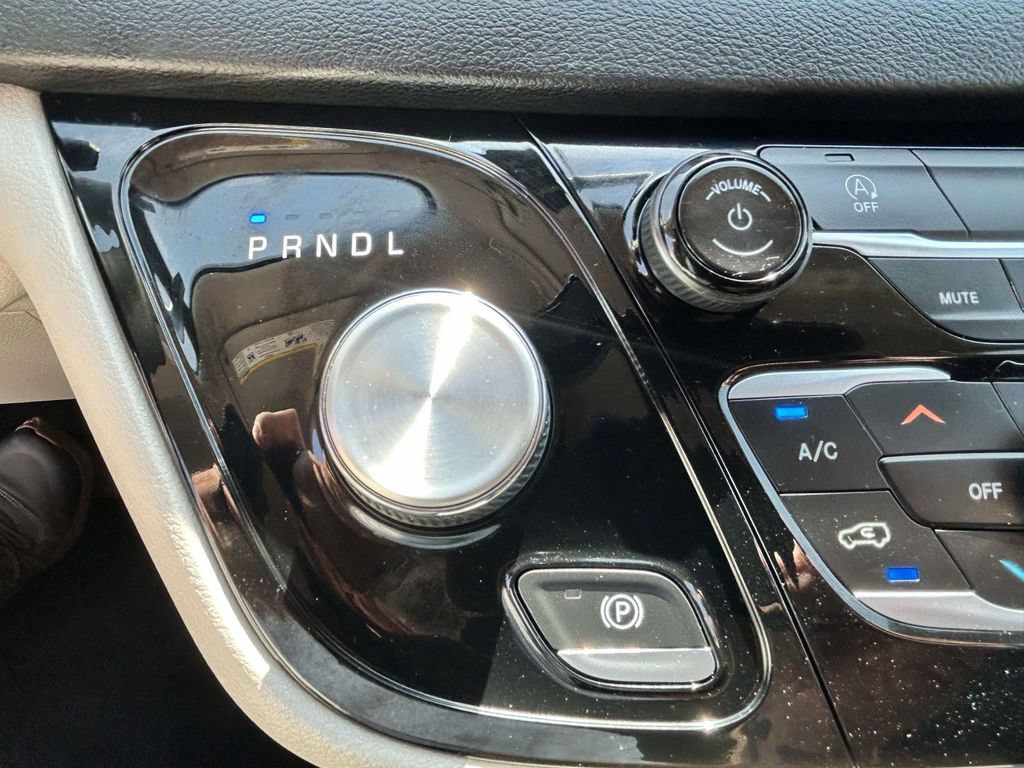 Used 2022 Chrysler Voyager LX FWD image 20