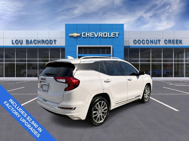Used 2024 GMC Terrain Denali w/ Denali Premium Package AWD/4WD image 8