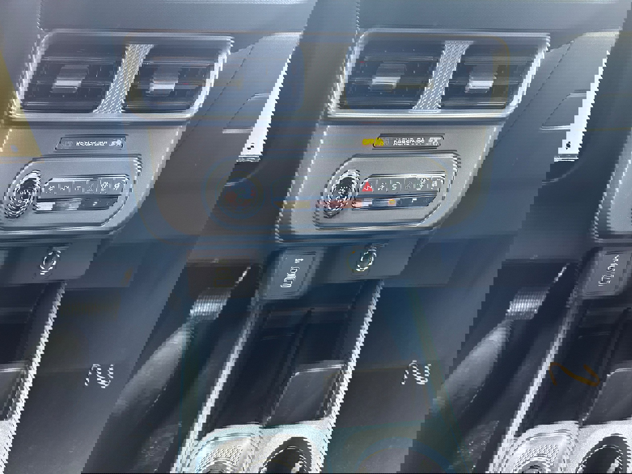 New 2025 Ford Maverick XL w/ Equipment Group 101A image 31