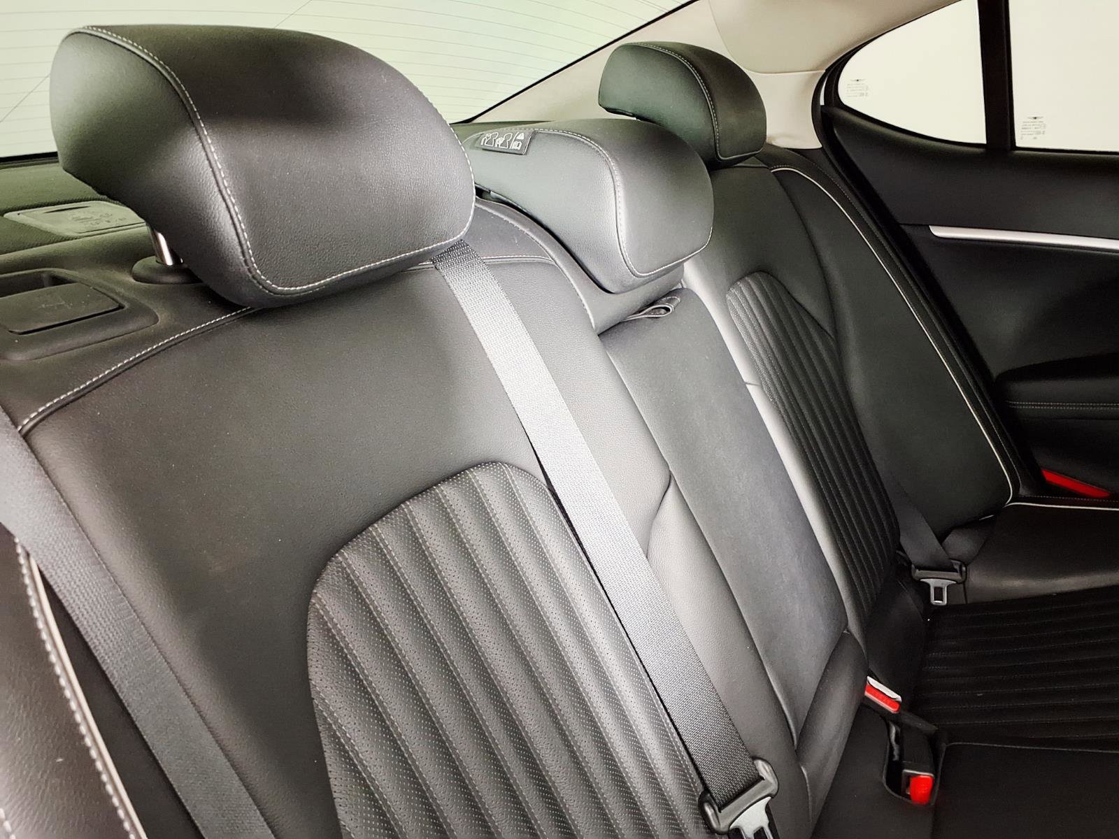 Certified 2022 Genesis G70 3.3T image 12