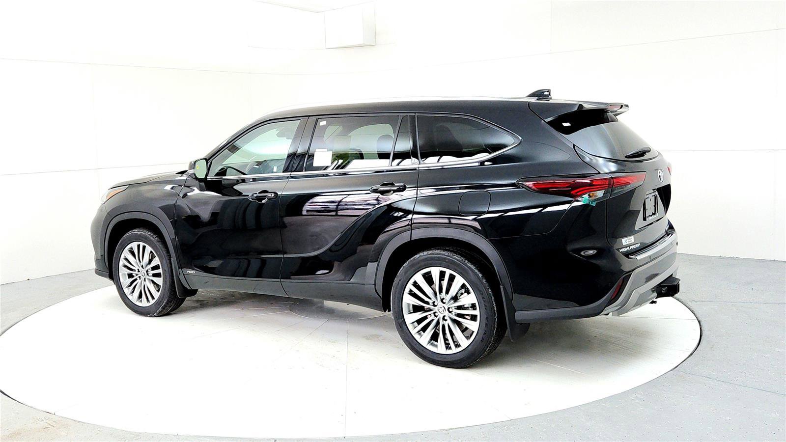 New 2026 Toyota Highlander Platinum image 4