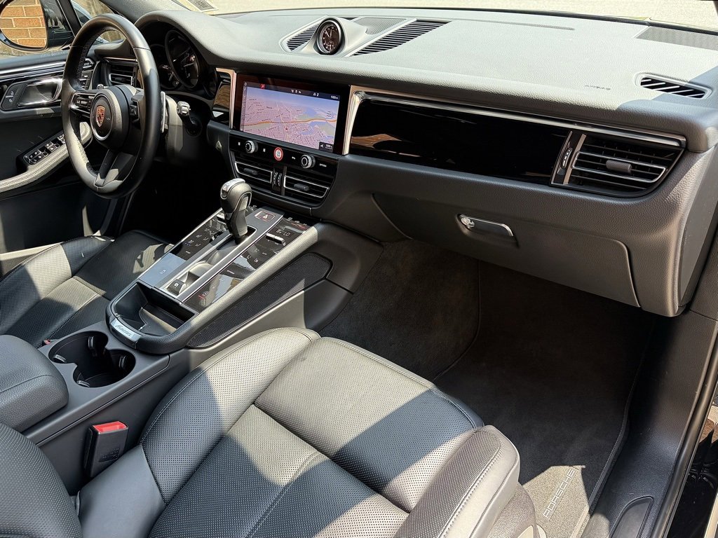 Certified 2024 Porsche Macan image 22