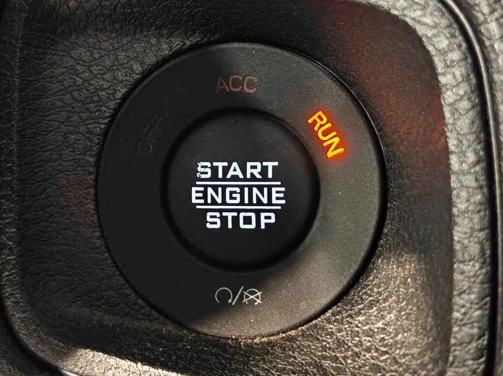 Used 2024 Jeep Wrangler Unlimited image 11