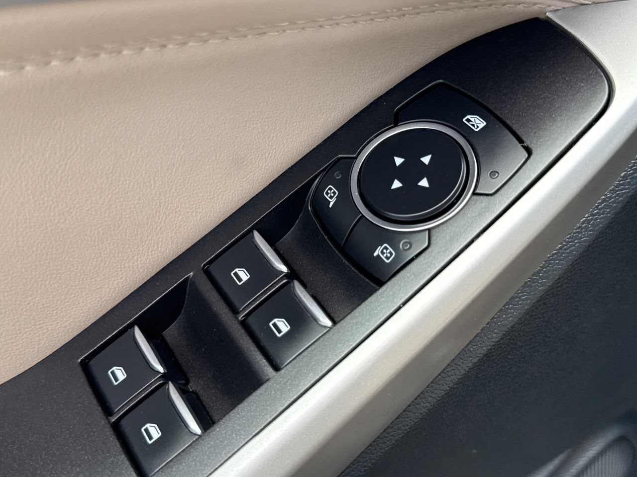 Used 2023 Ford Explorer XLT AWD/4WD image 17
