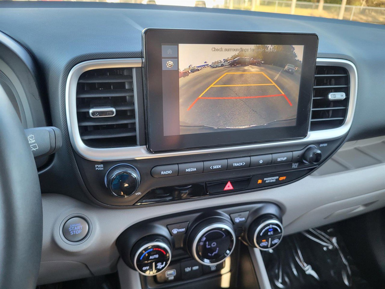 Used 2025 Hyundai Venue SEL image 18